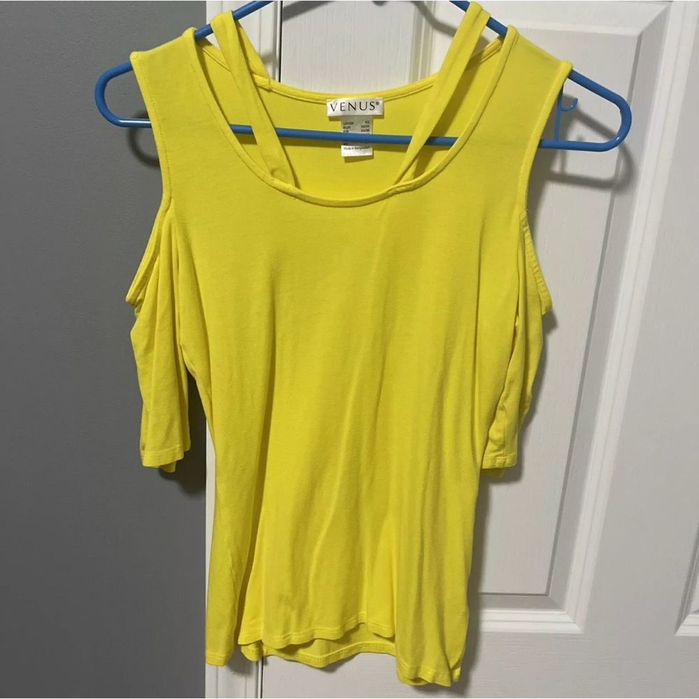 Womens tops